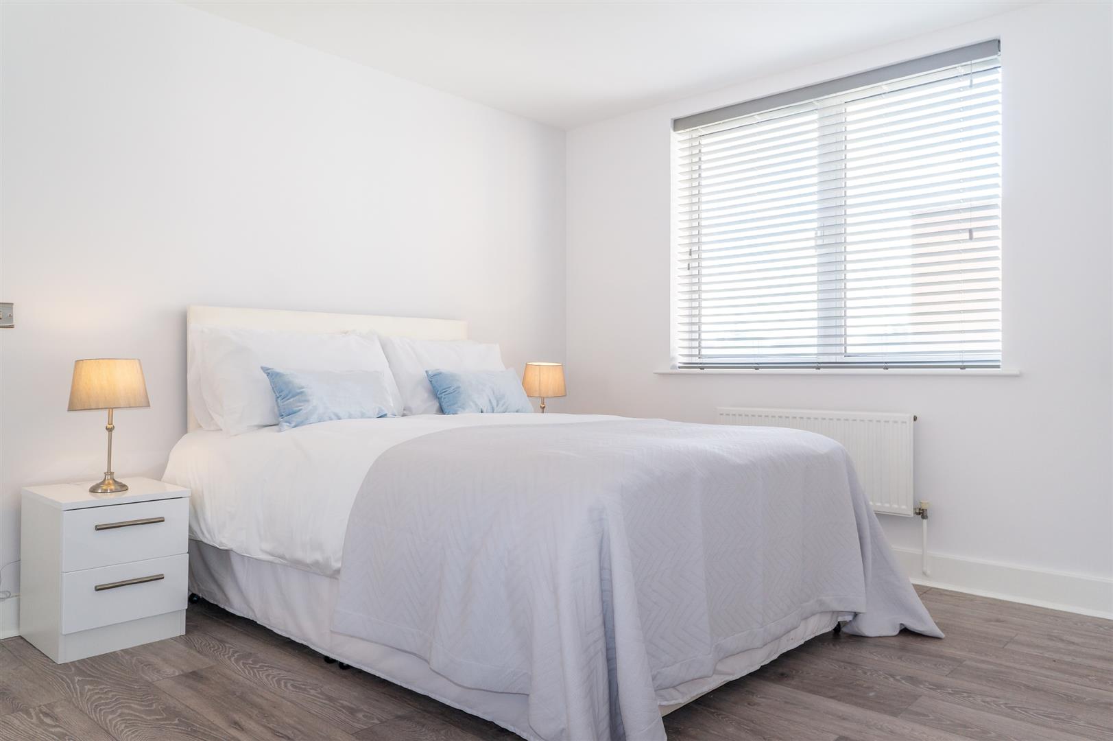 3 bed property in Regent Court, St John's Wood
